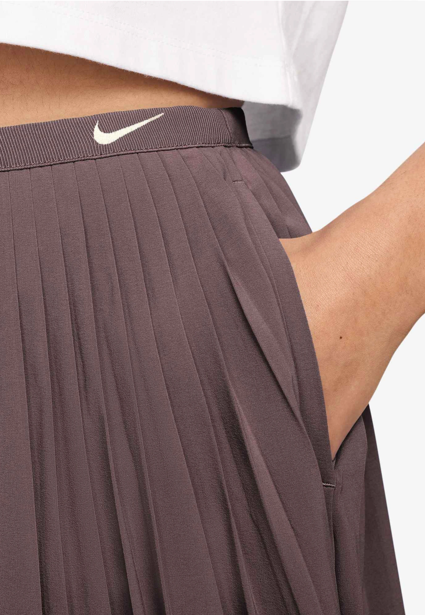 Women's Pleated Skirt - Burgundy