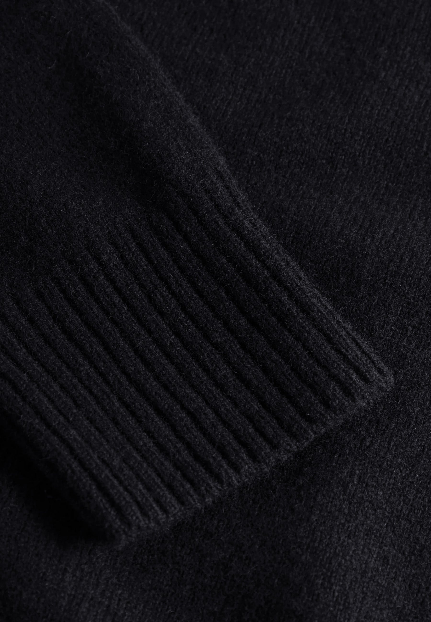 Standard Merino Lambswool Sweater - Black