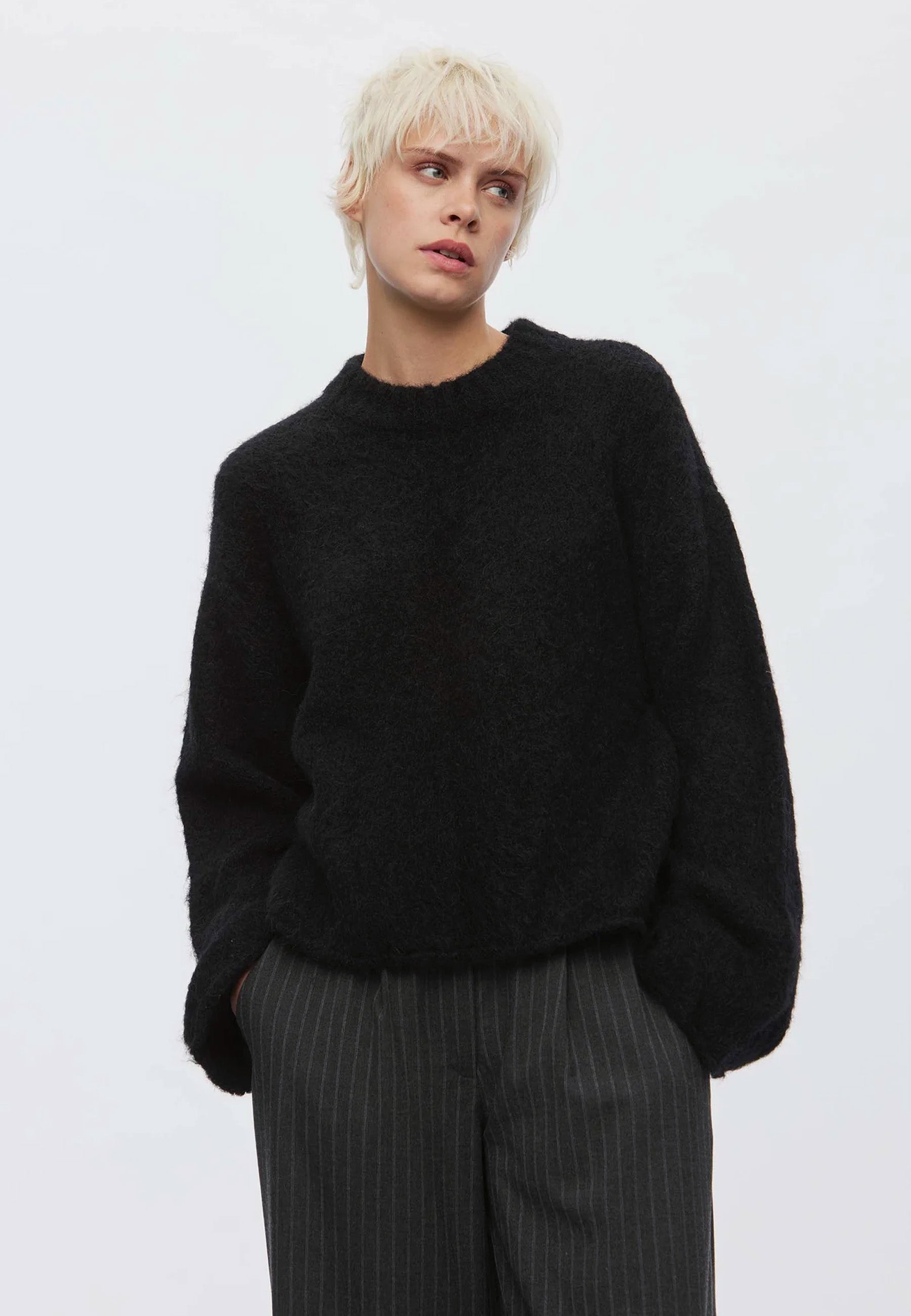 OSCult Knit O-Neck Sweater - Black