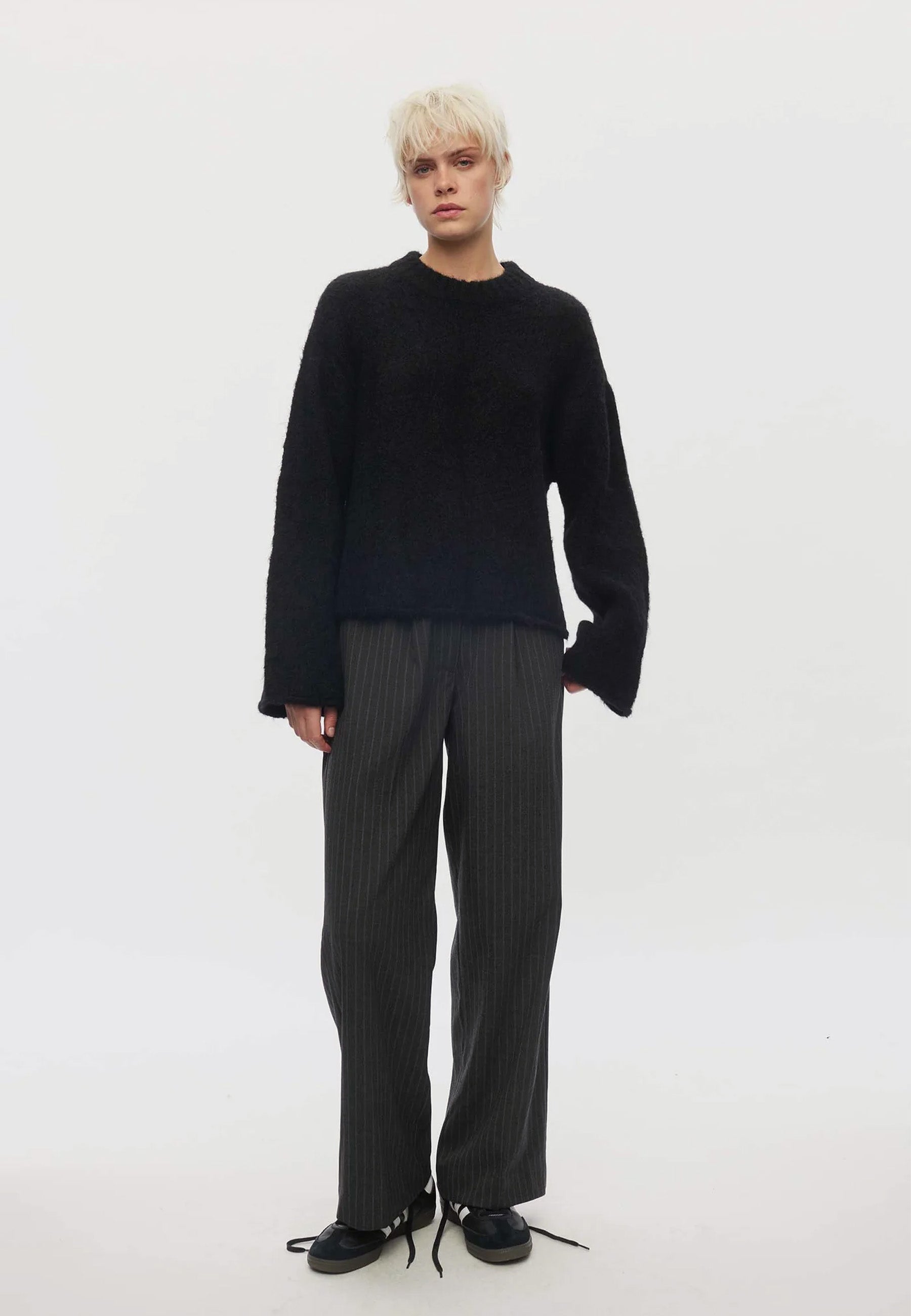 OSCult Knit O-Neck Sweater - Black