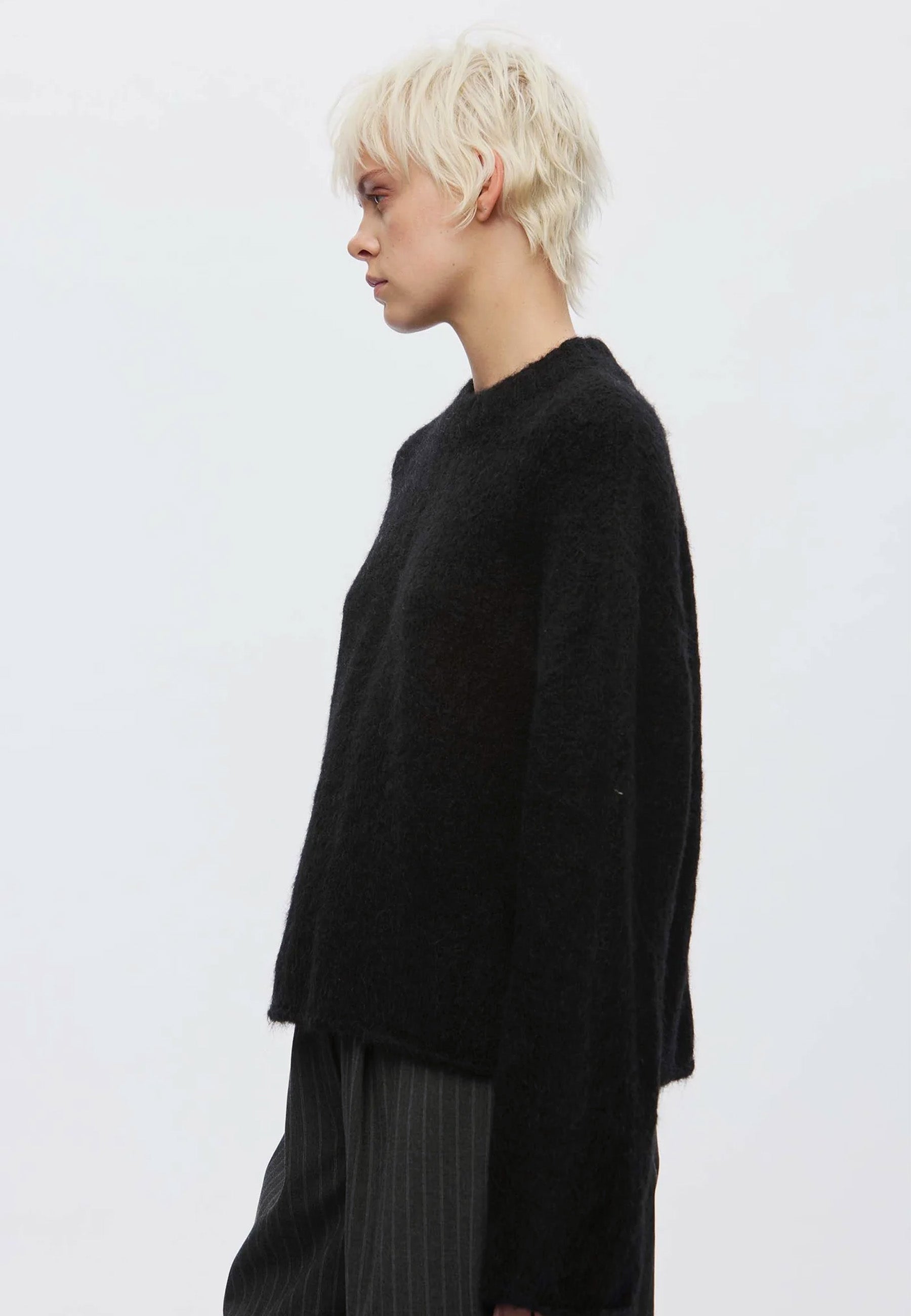 OSCult Knit O-Neck Sweater - Black