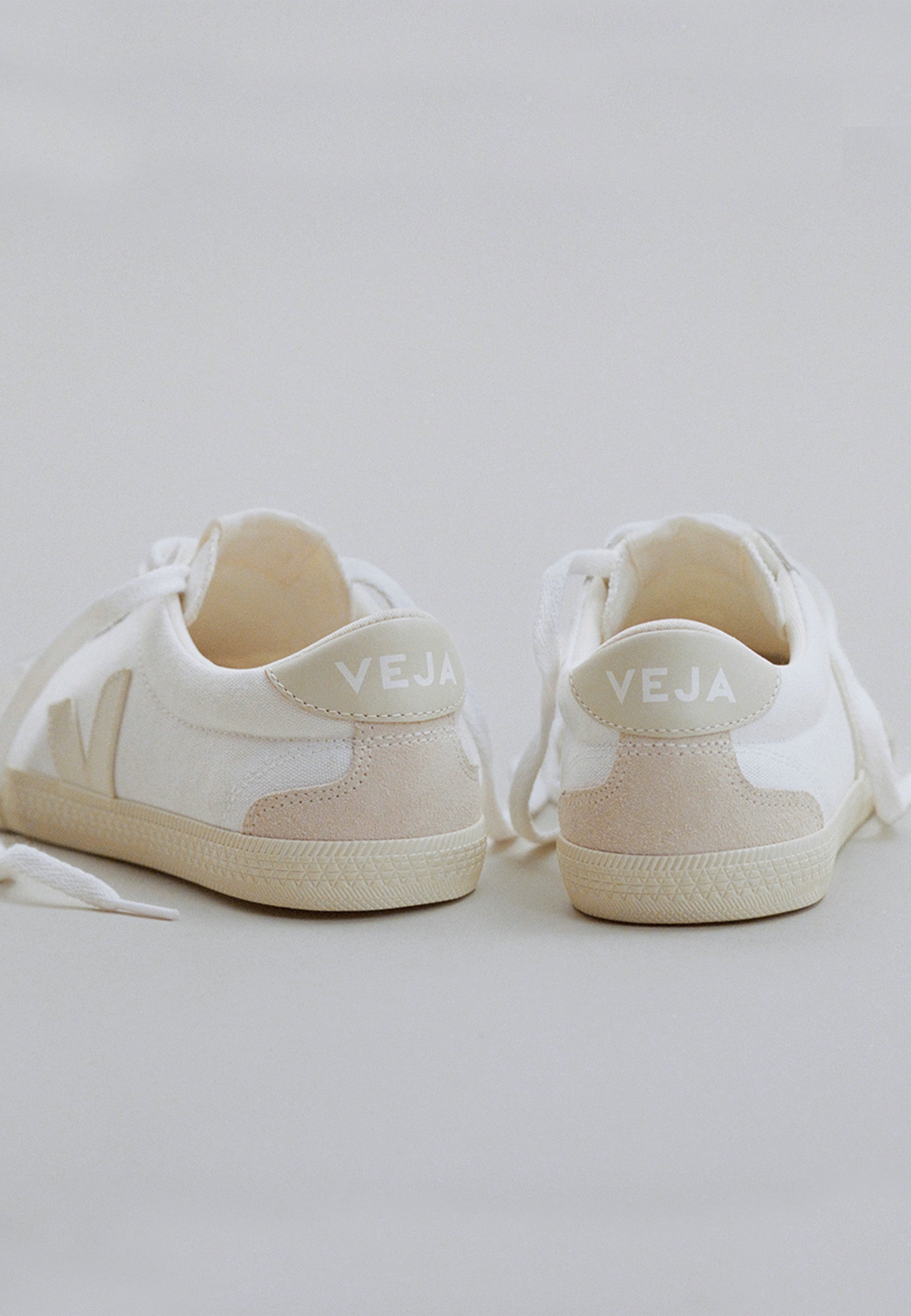 Volley Canvas - White/Pierre