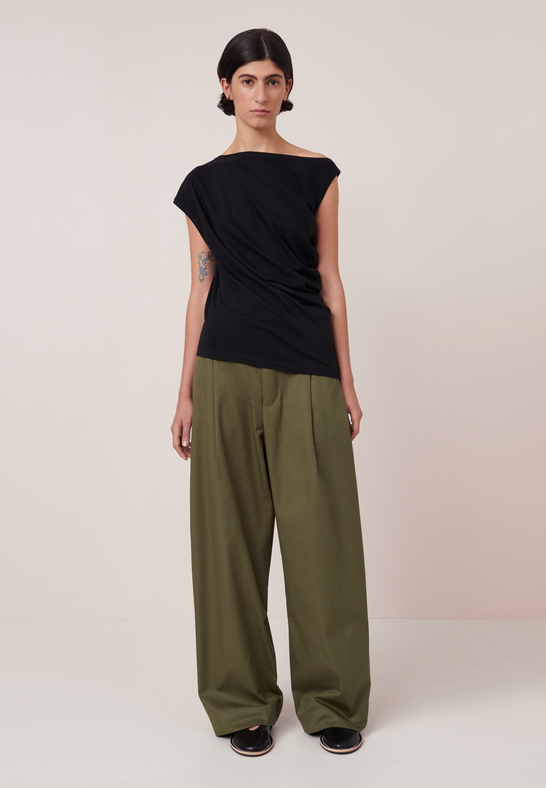 Asymmetric Top - Black