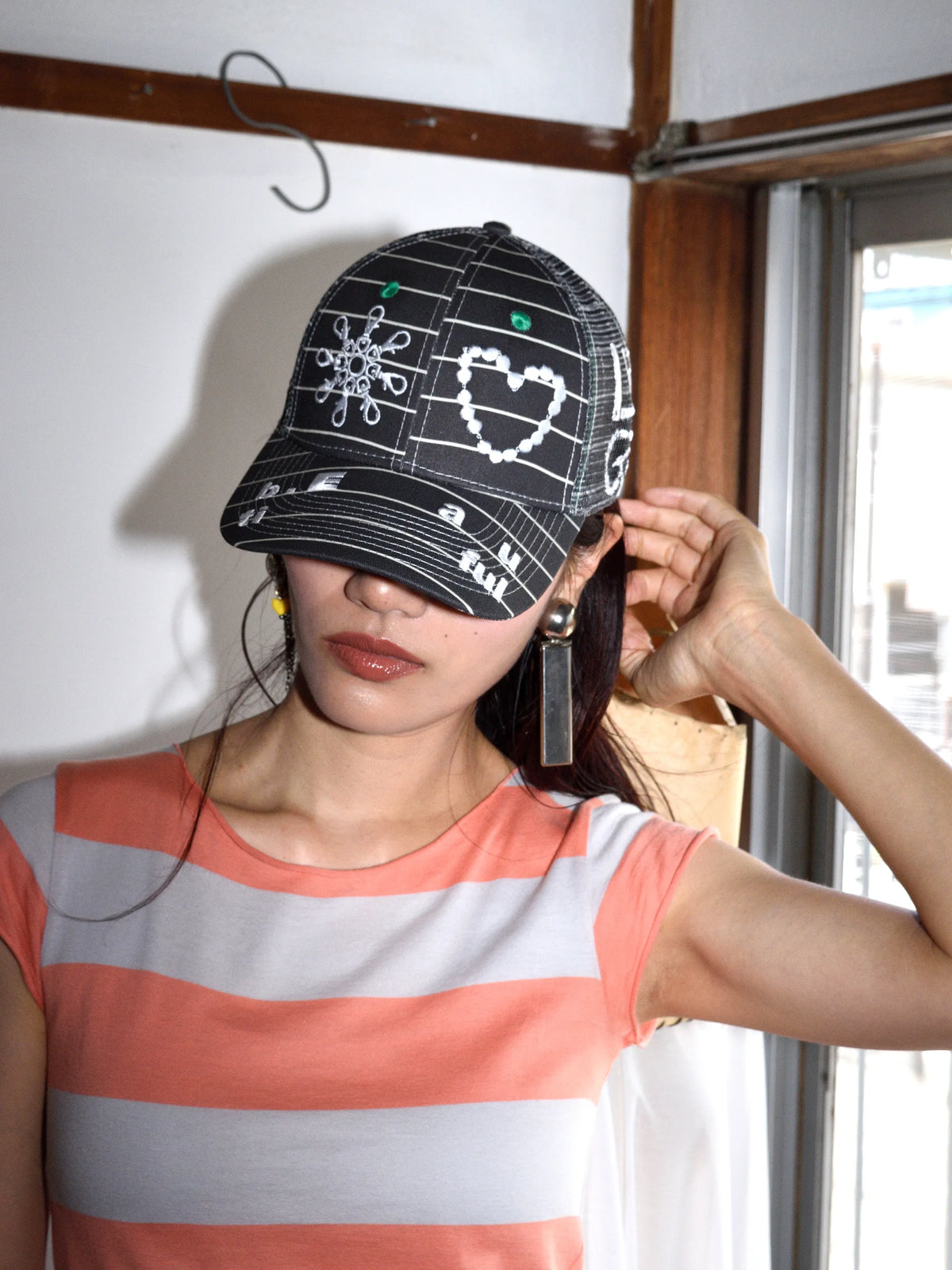 LEO GON'DO Biyu Hat - Black Stripe/White