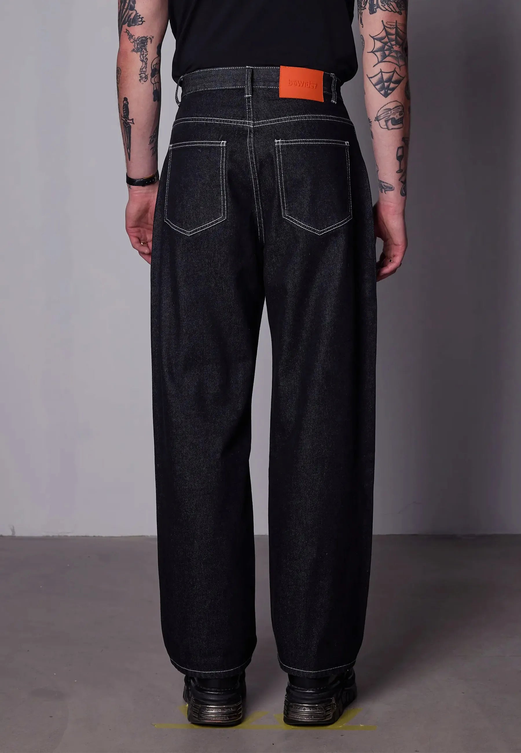 Super Loose - Black Washed/White Stitching