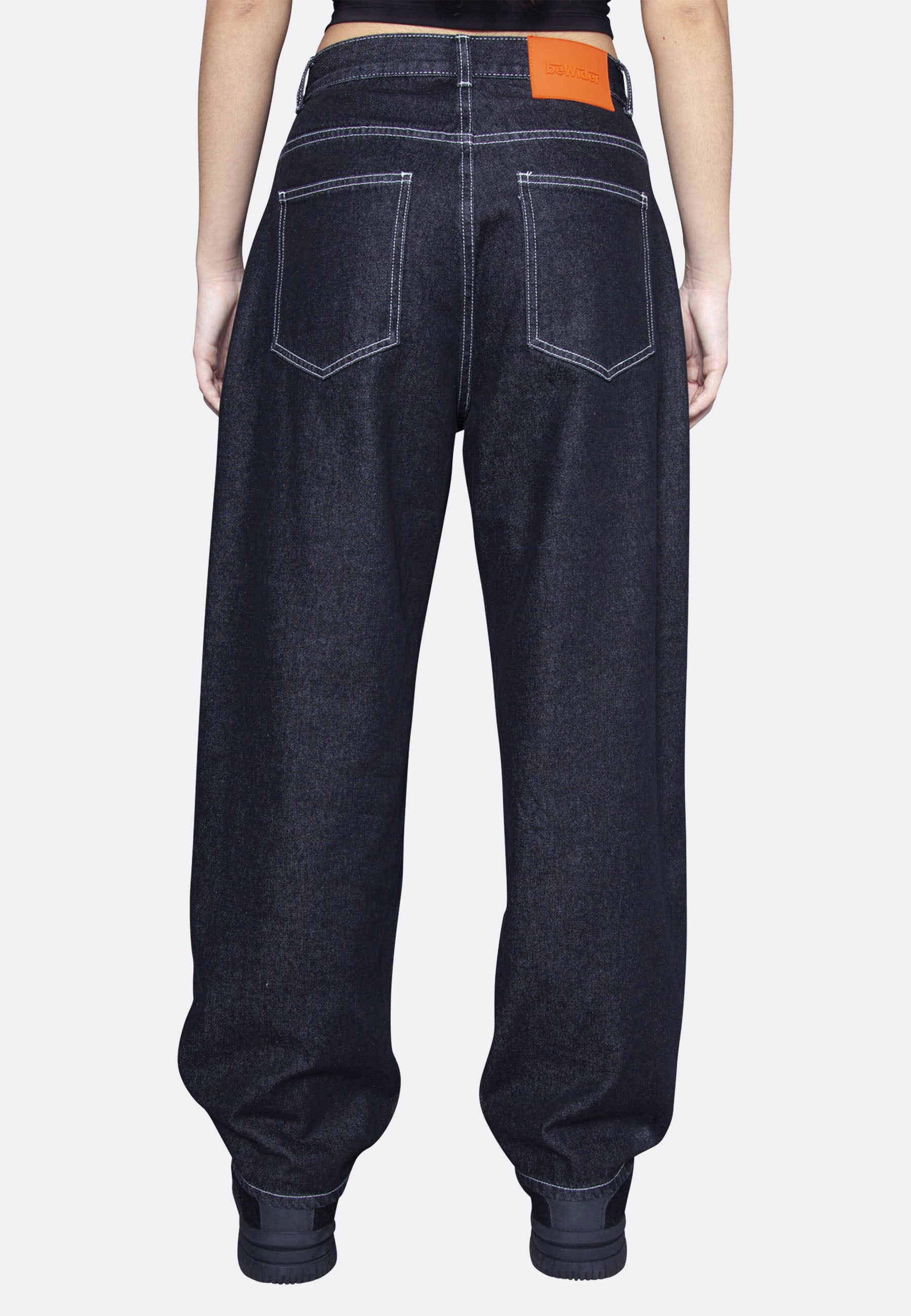 Super Loose - Black Washed/White Stitching