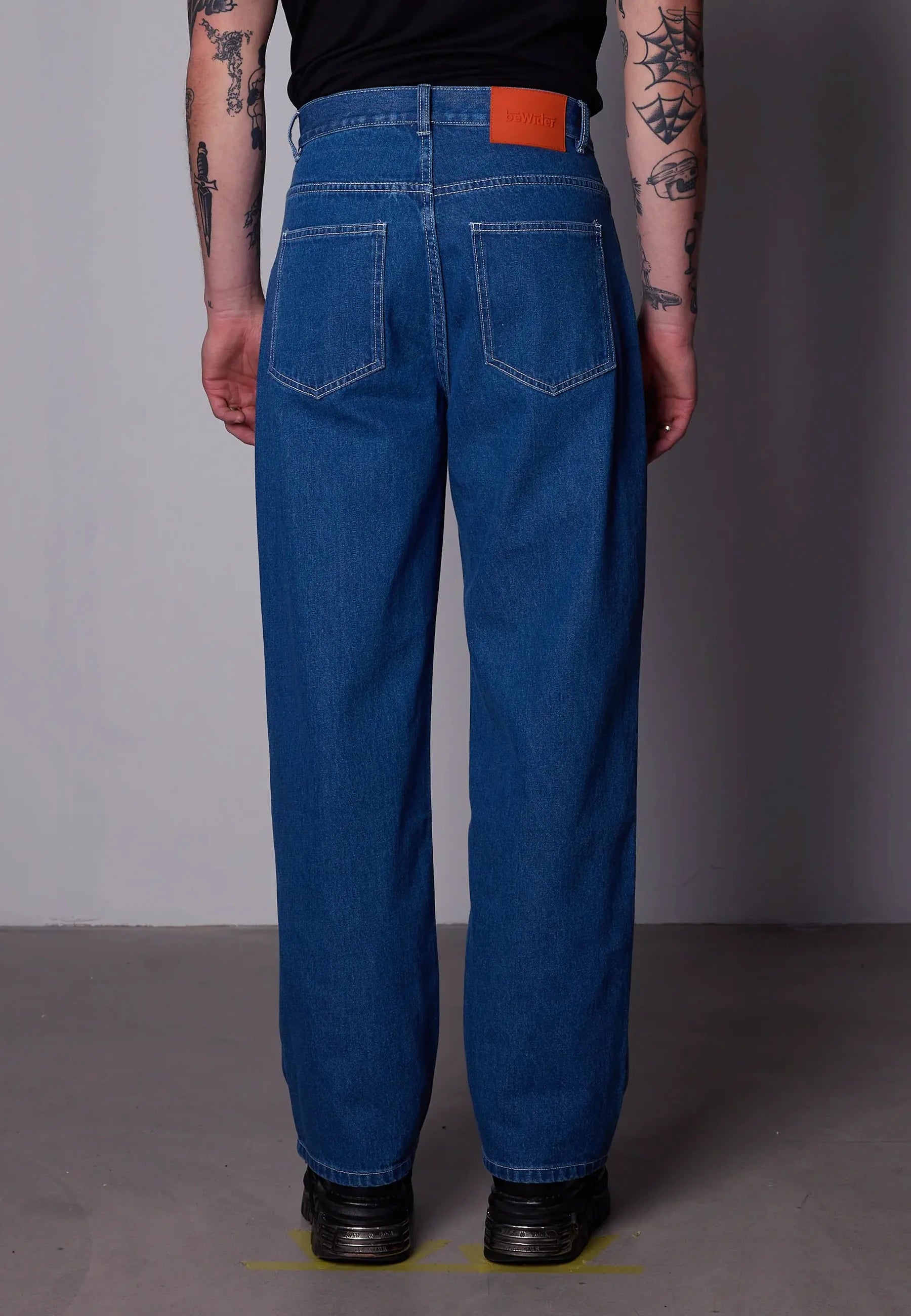 Super Loose - Blue/White Stitching