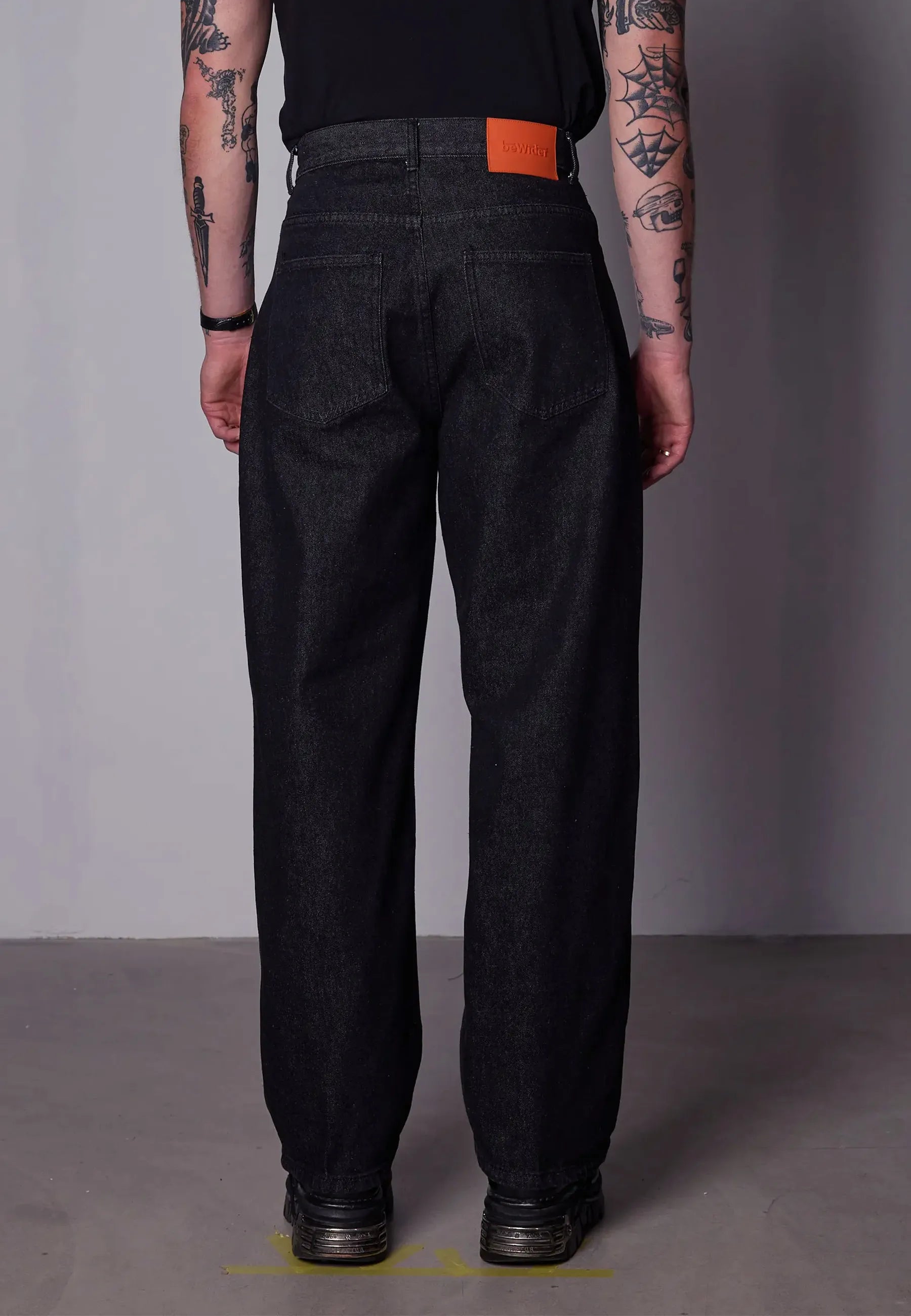 Super Loose - Washed Black/ Black Stiching