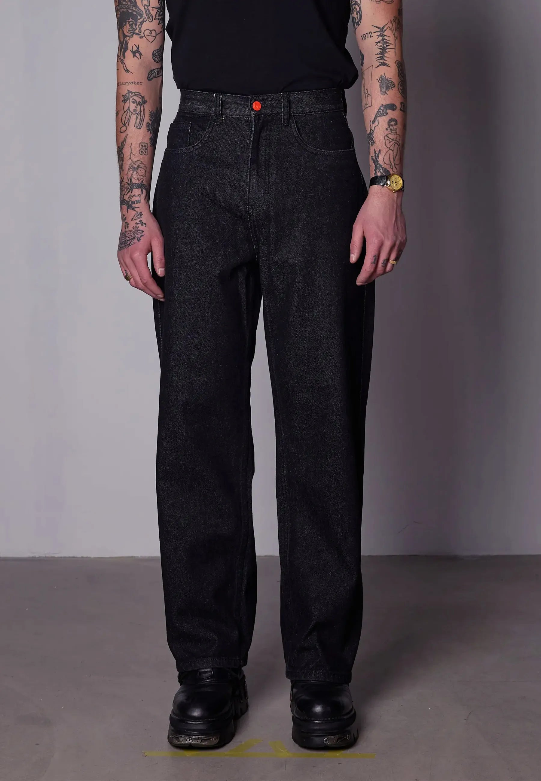 Super Loose - Washed Black/ Black Stiching