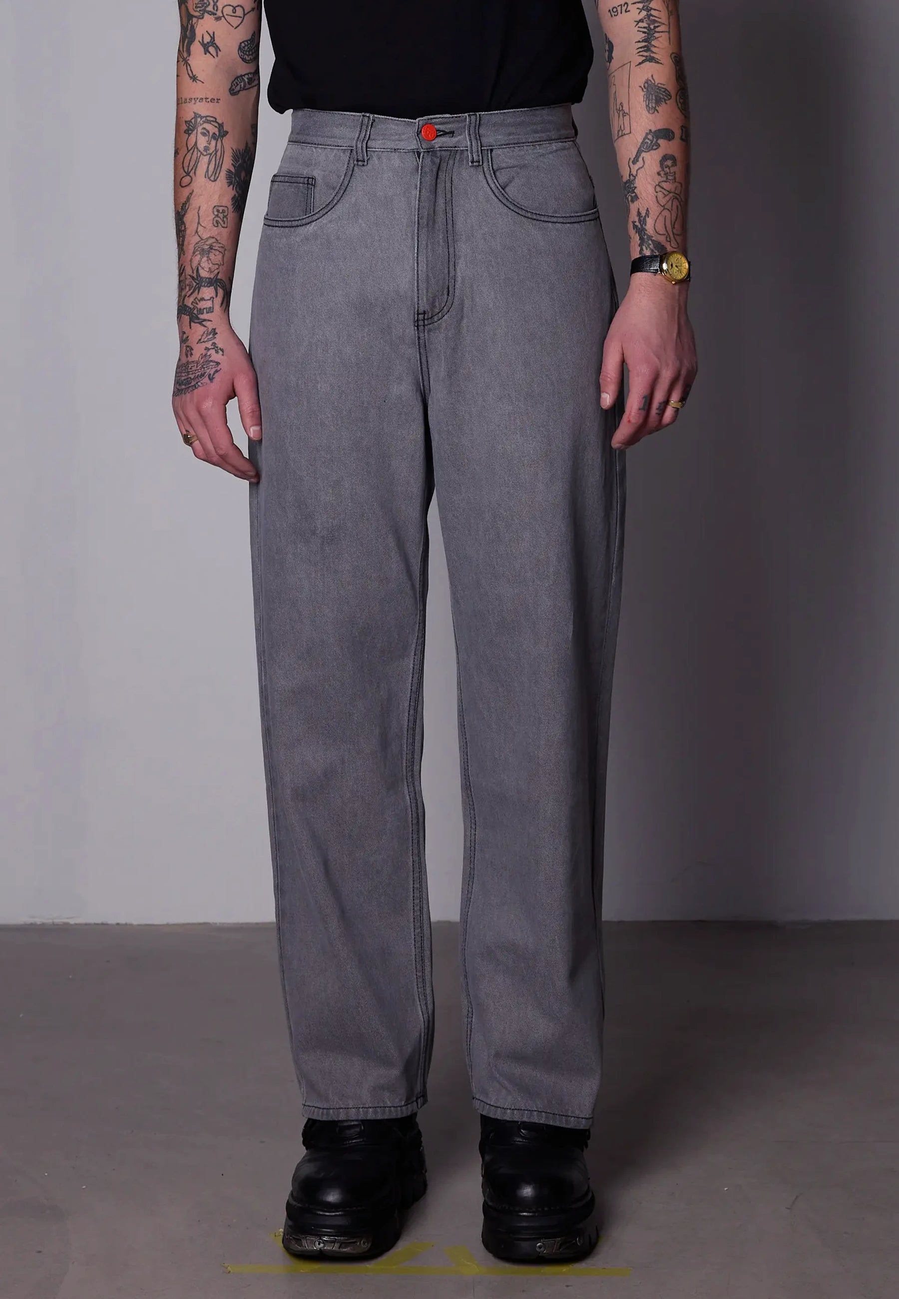 Super Loose - Dark Grey/Black Stitching