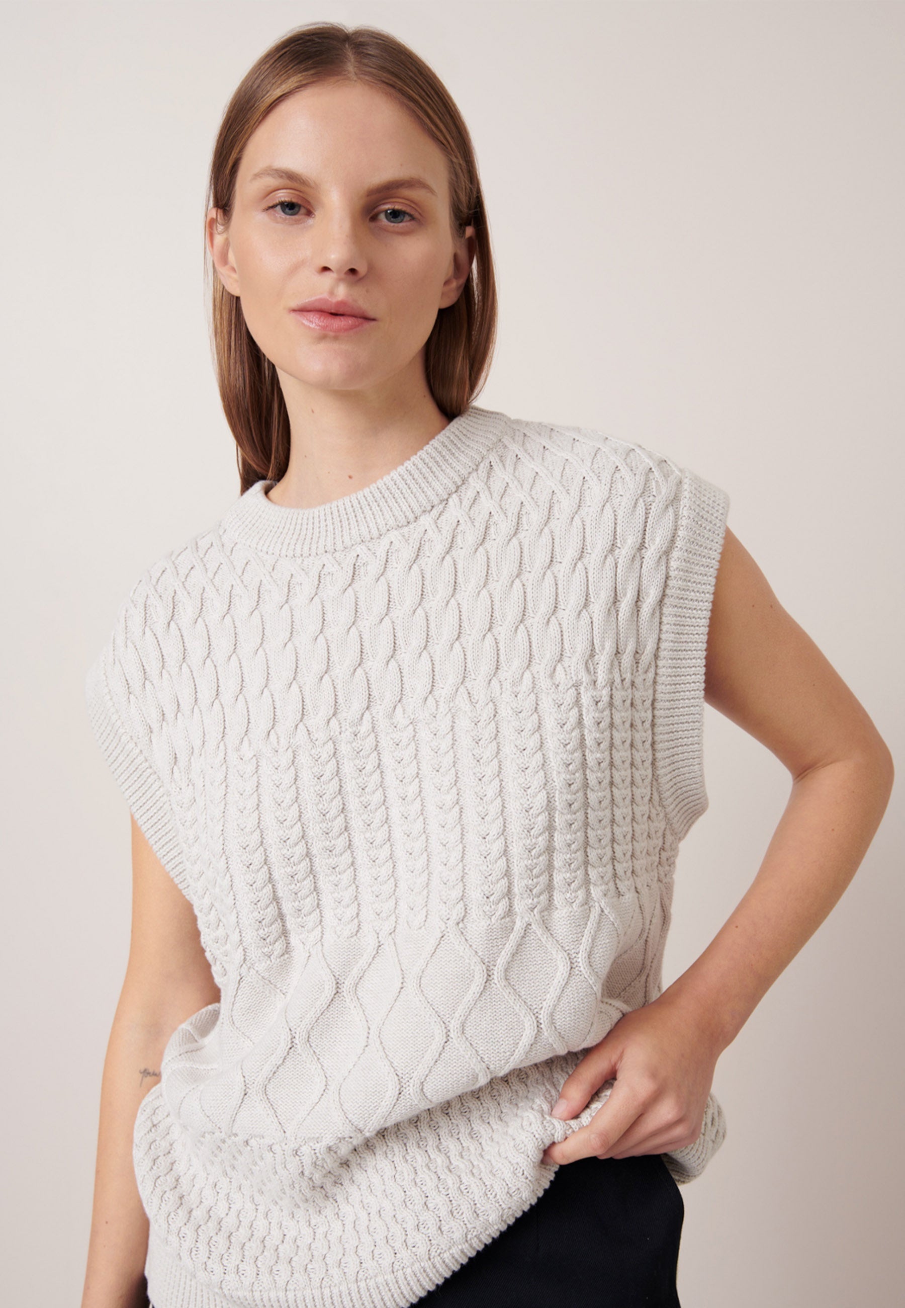 Aran Vest - Oat Melange