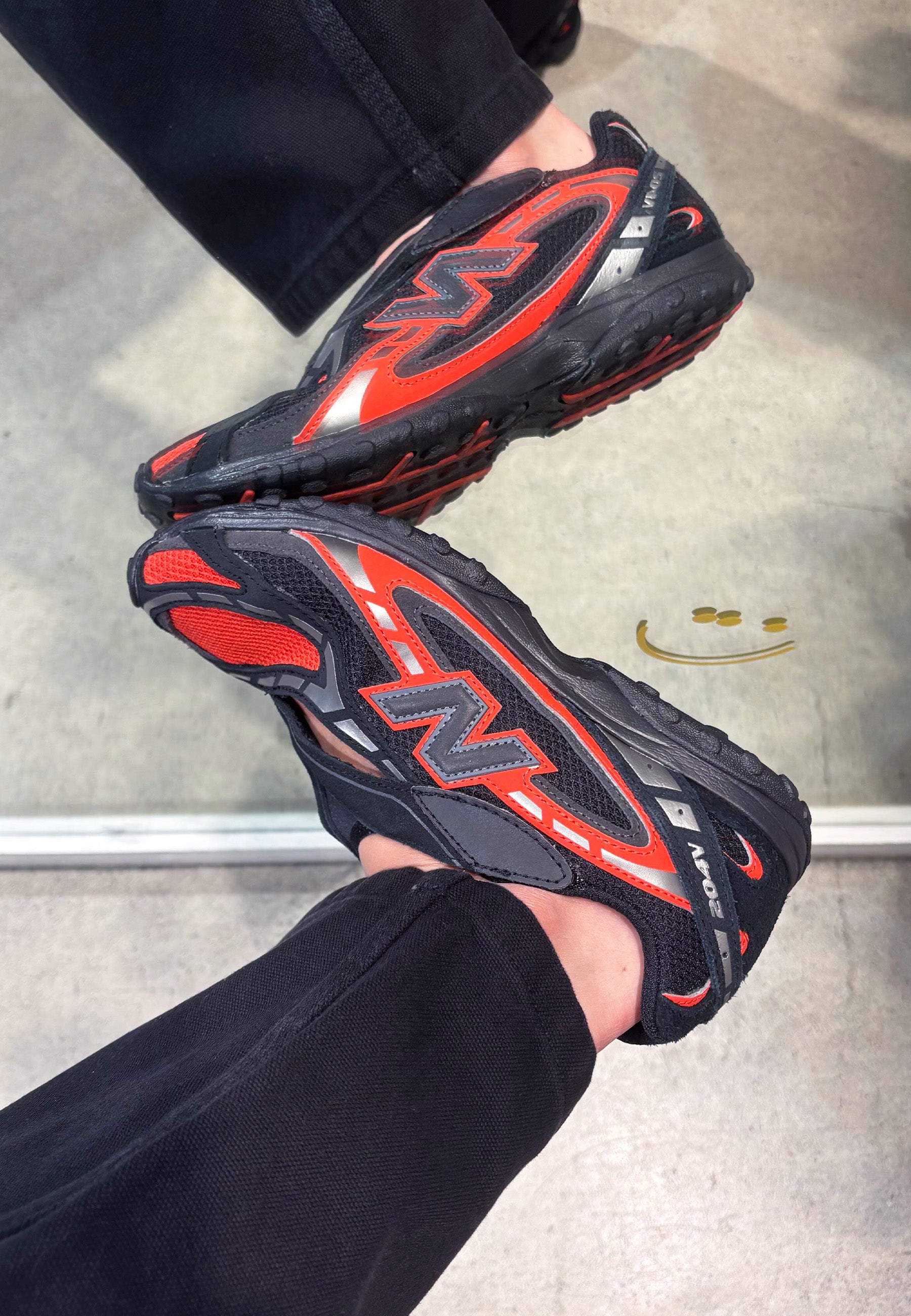 204V - Neo Flame/Black/Black Cement - U204VMCV