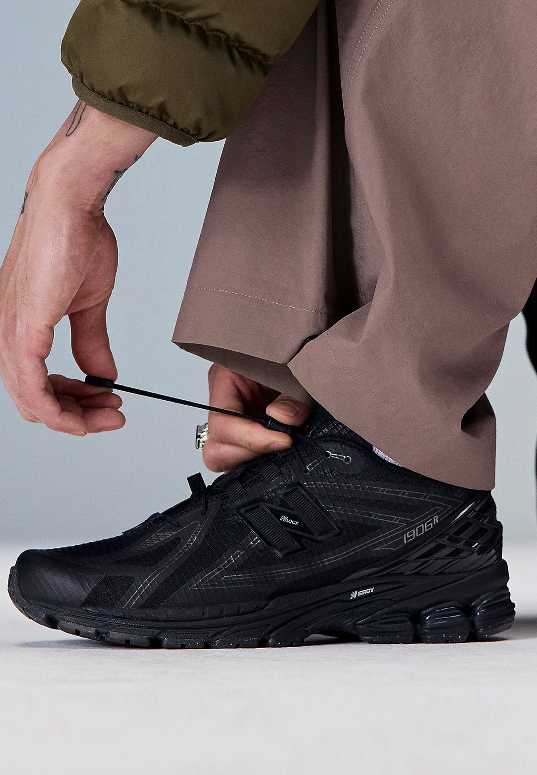 1906R - Black - U1906RNB