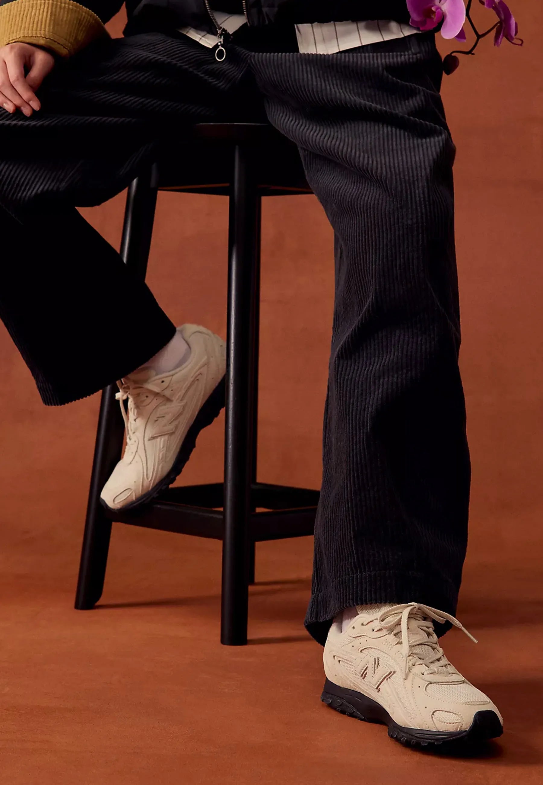 LNY 204 - Linen/Shadow Red/Black - U204L8OV