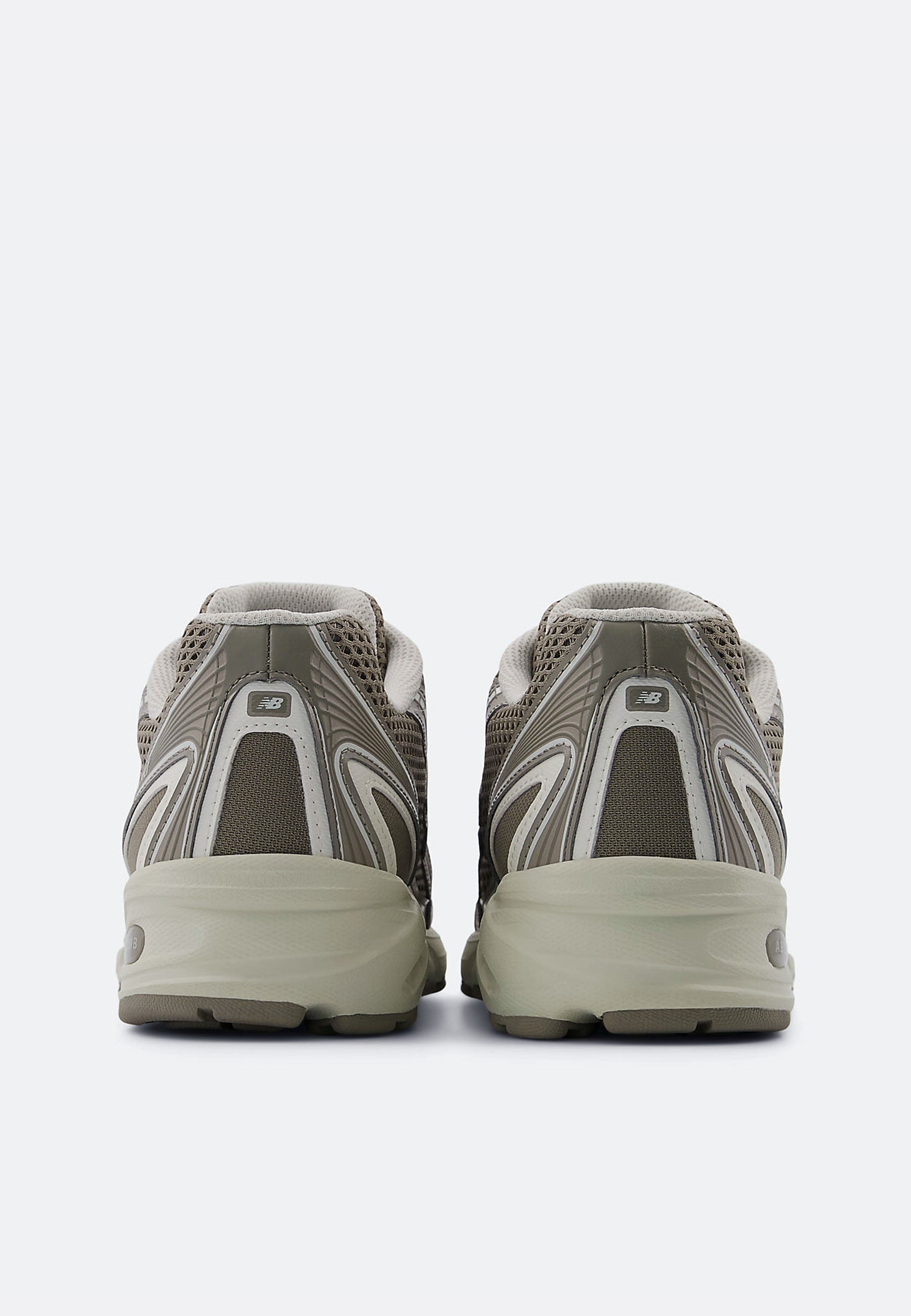 740 - Dark Olivine/Sea Salt - U740SA2