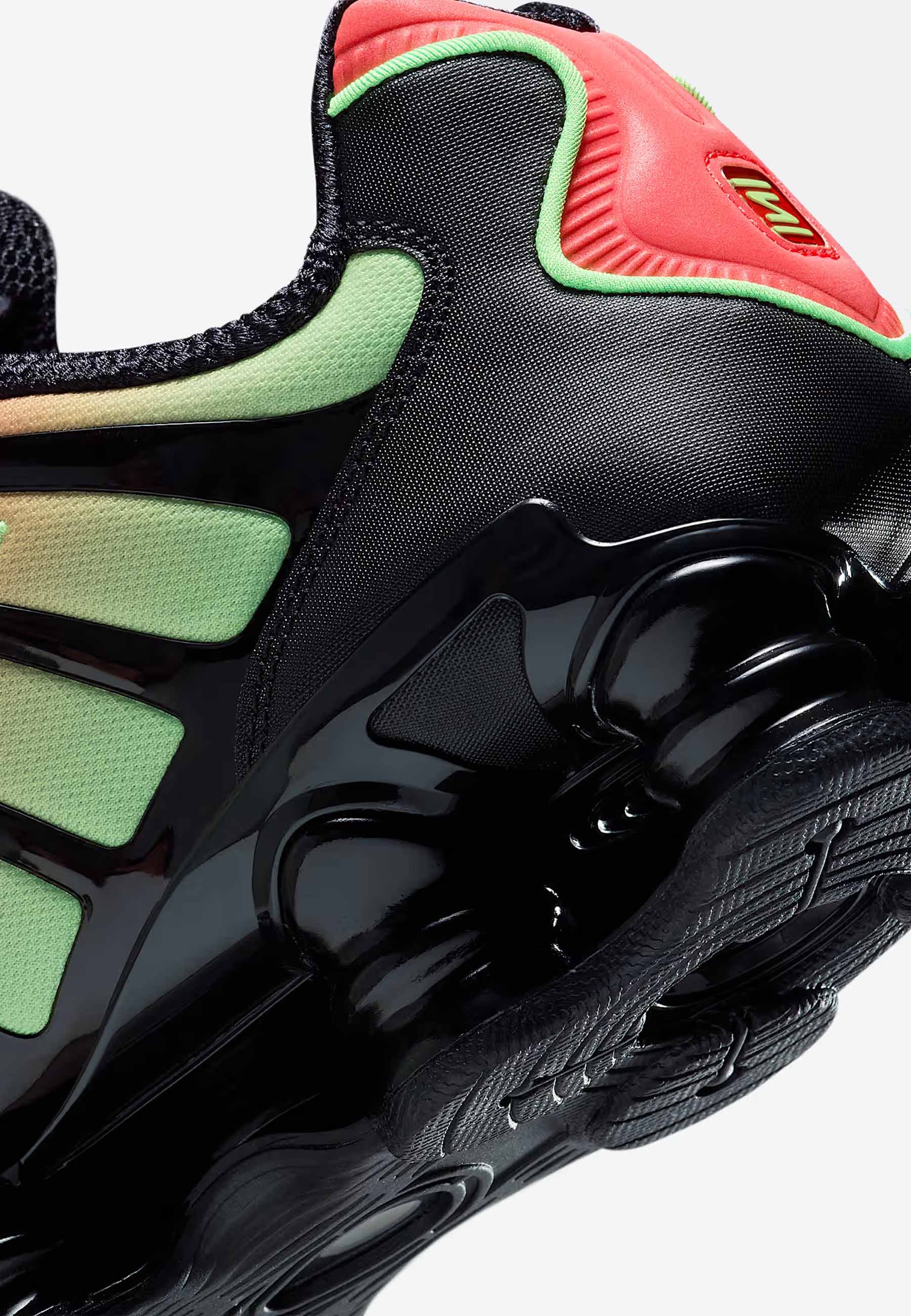 Shox TL - Light Crimson/Black/Green/Strike/Black