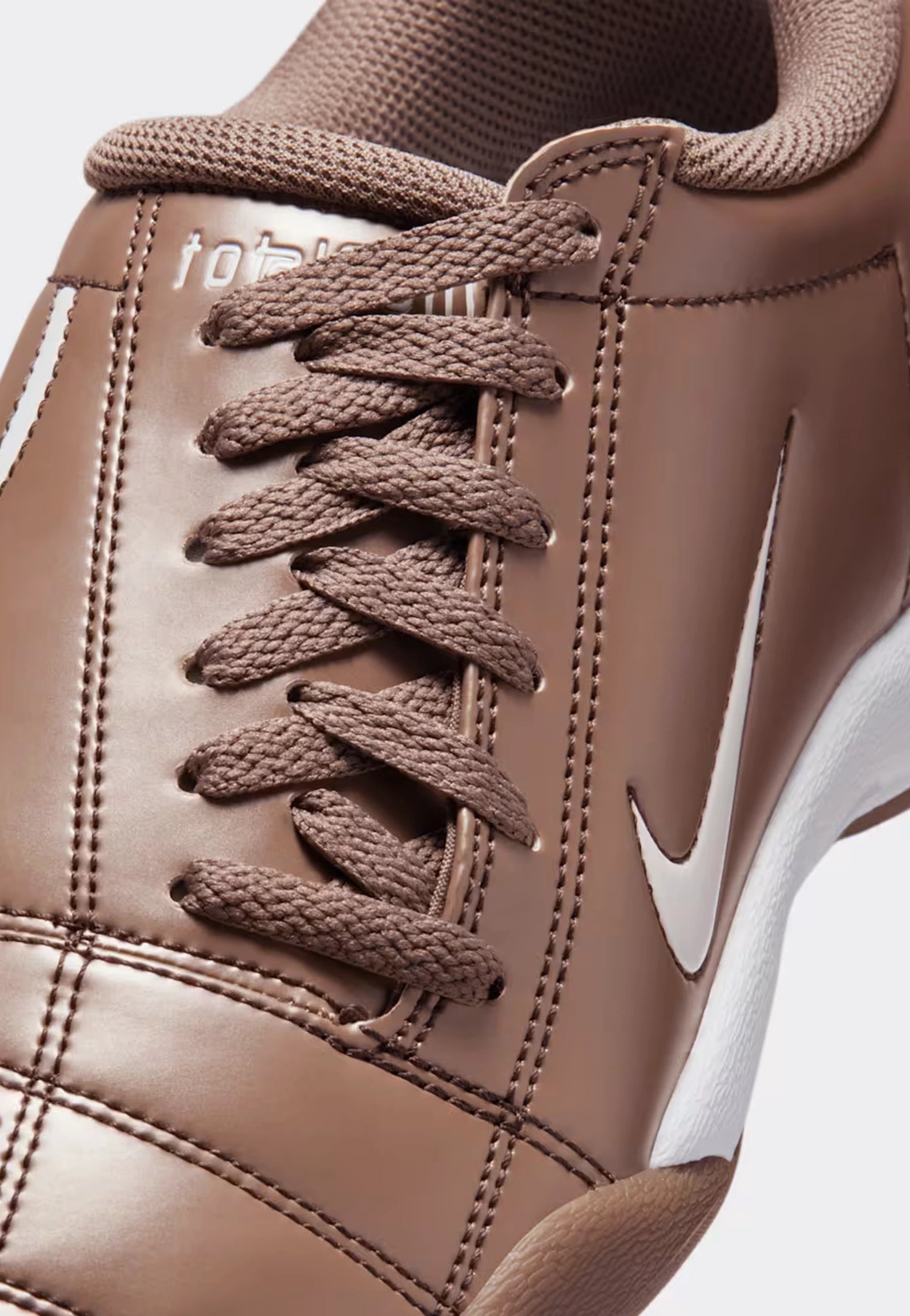 Total 90 - Mink Brown/White Racer Blue