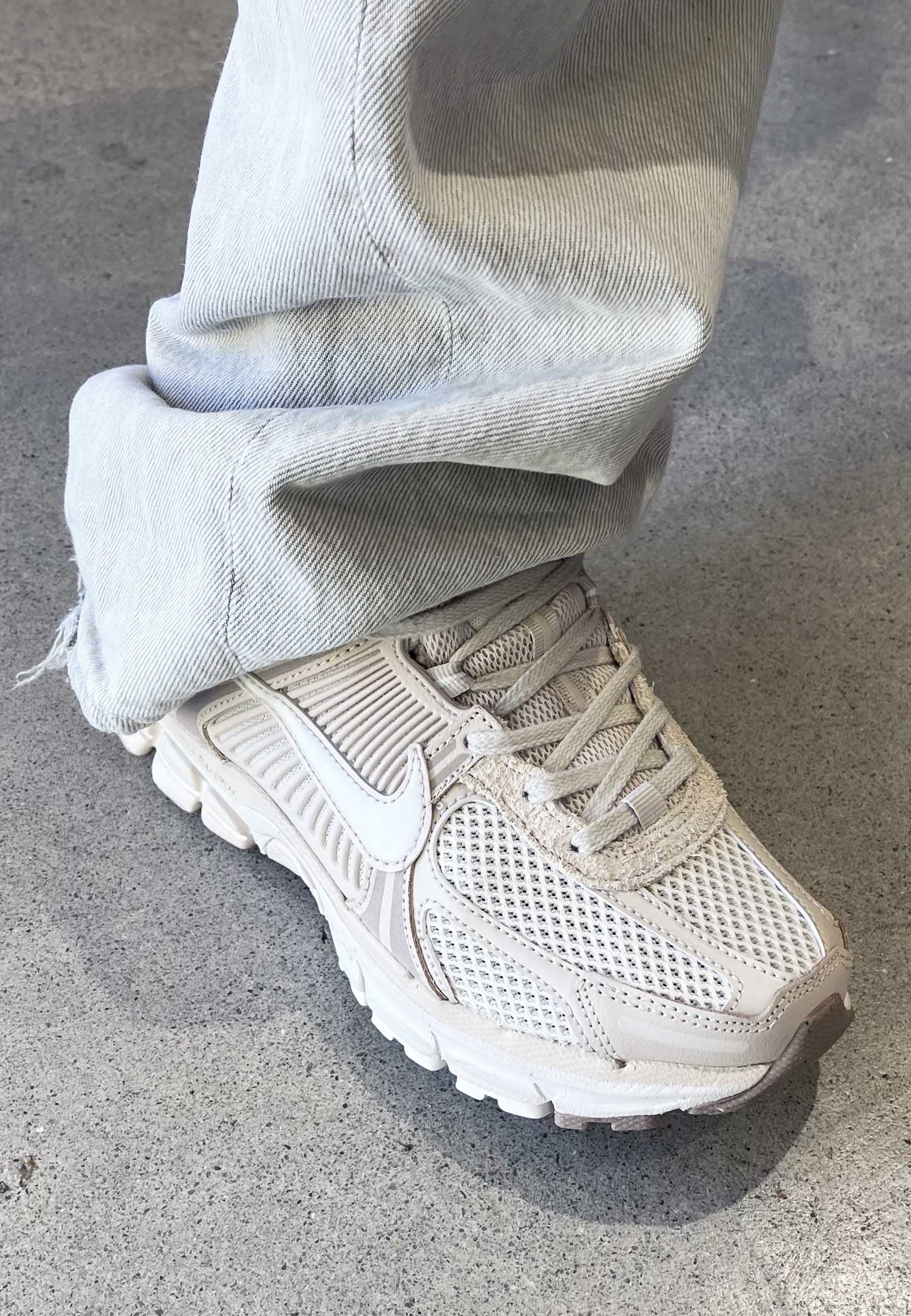 Women's Zoom Vomero Sand Drift/Hemp/Black/Phantom