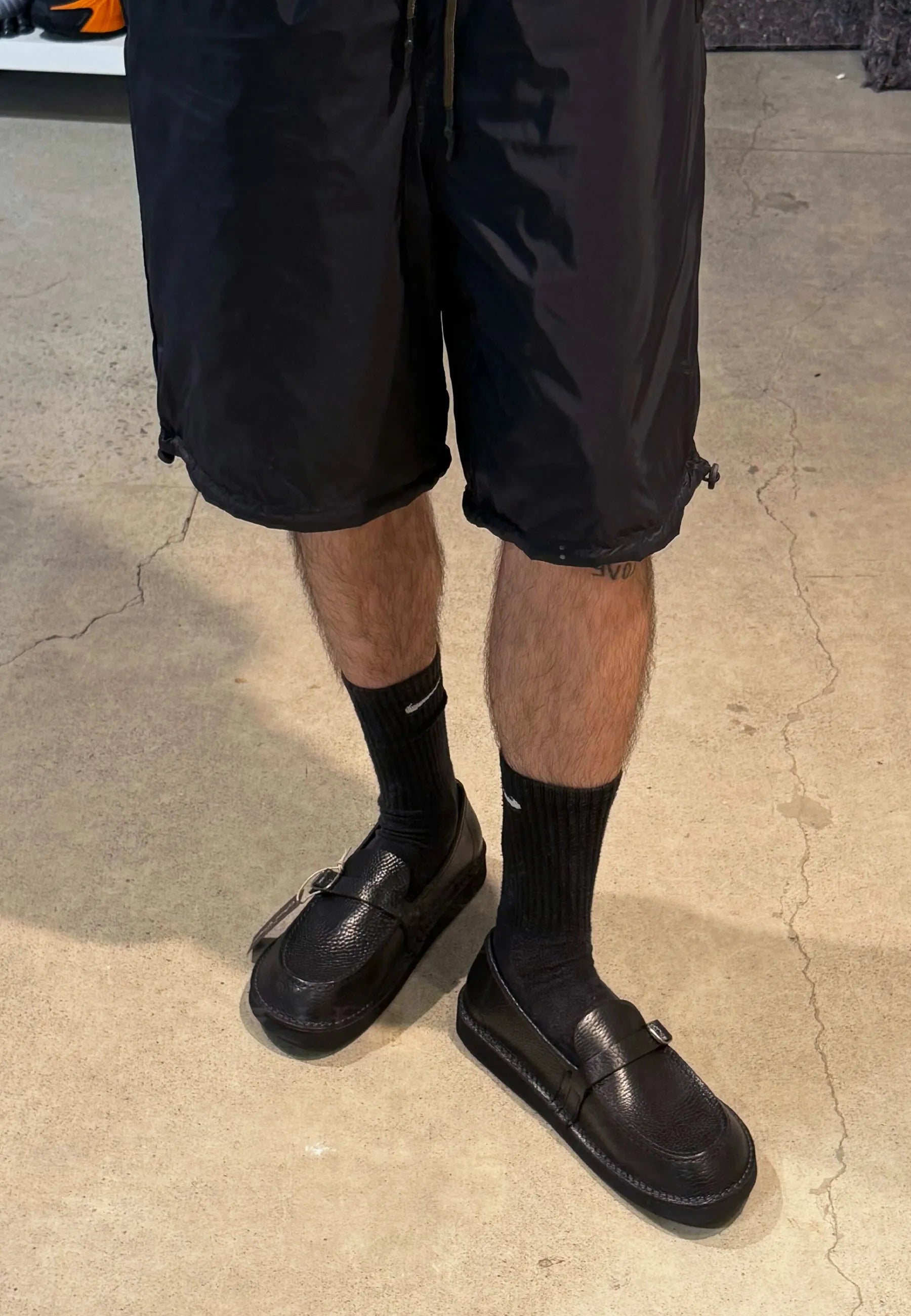 Sevres - Black Pebbled