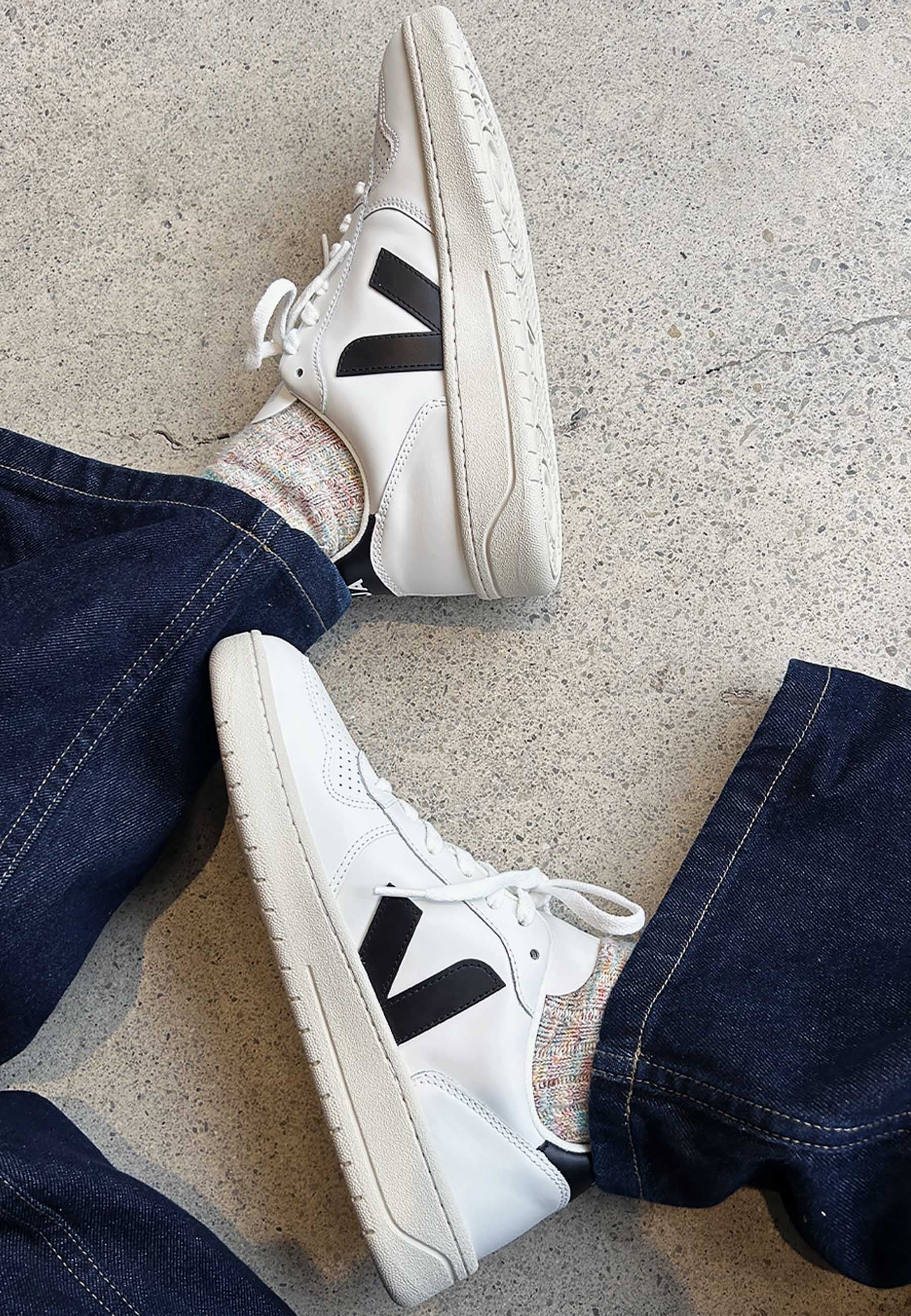 Veja Buy V10 Leather extra white/black online Good As Gold, NZ