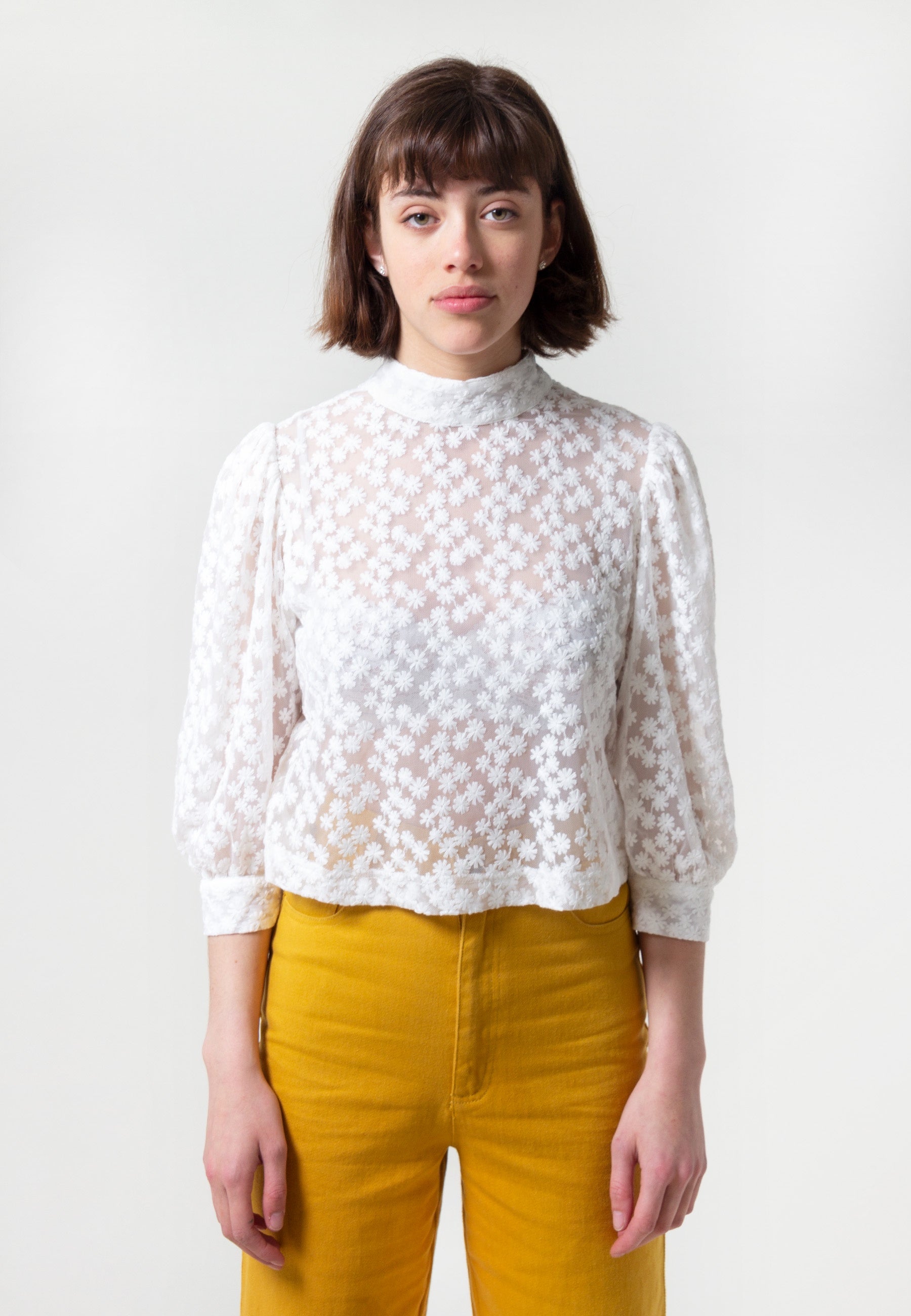 Stephanie Daisy Lace Blouse - white