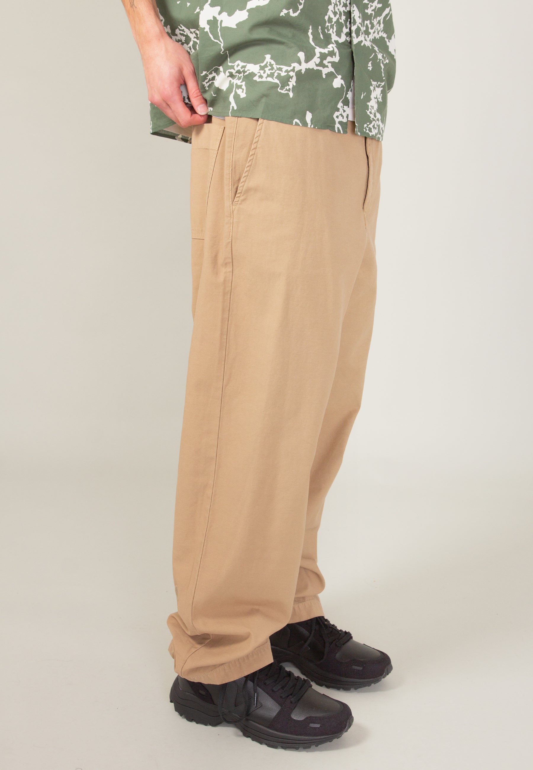 GM x NP Lukas Backsatin Pants - dark khaki