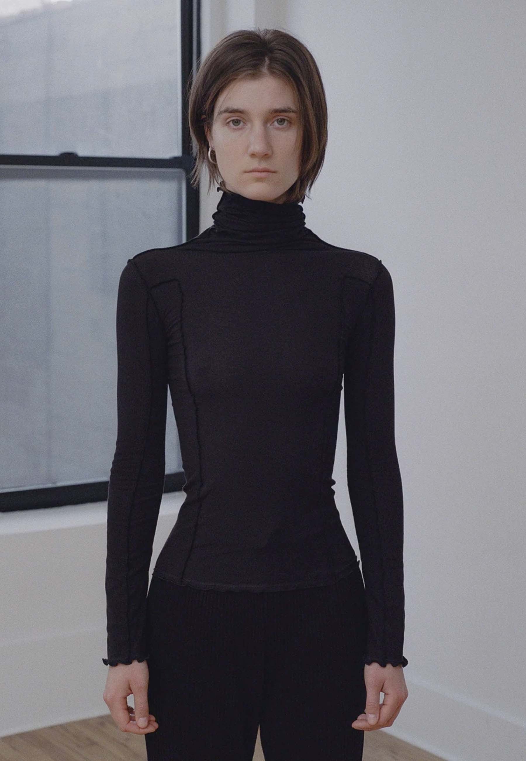 Omato Turtle Neck - Black
