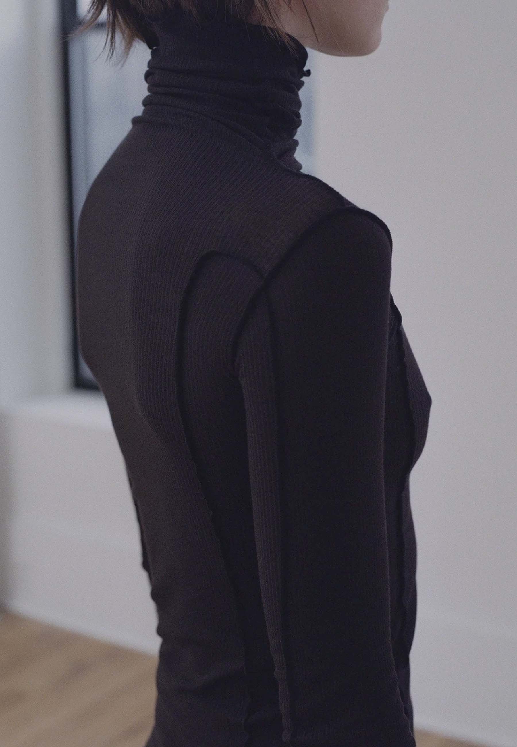 Omato Turtle Neck - Black
