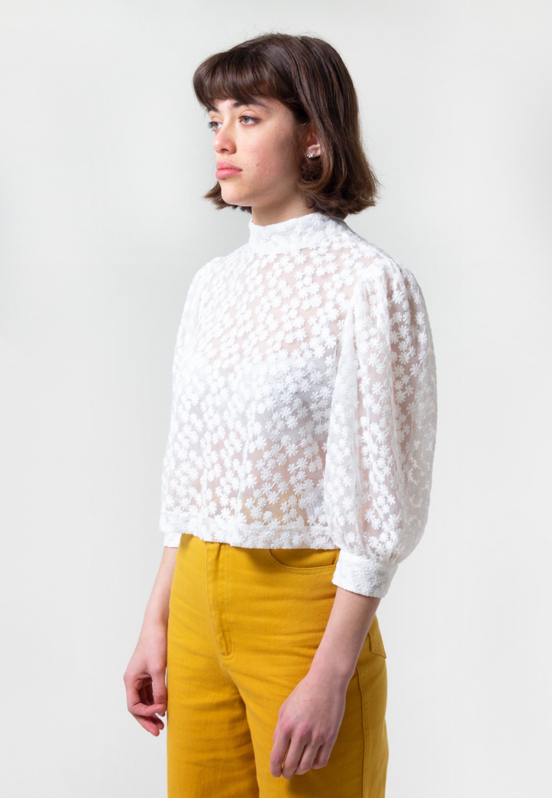 Stephanie Daisy Lace Blouse - white