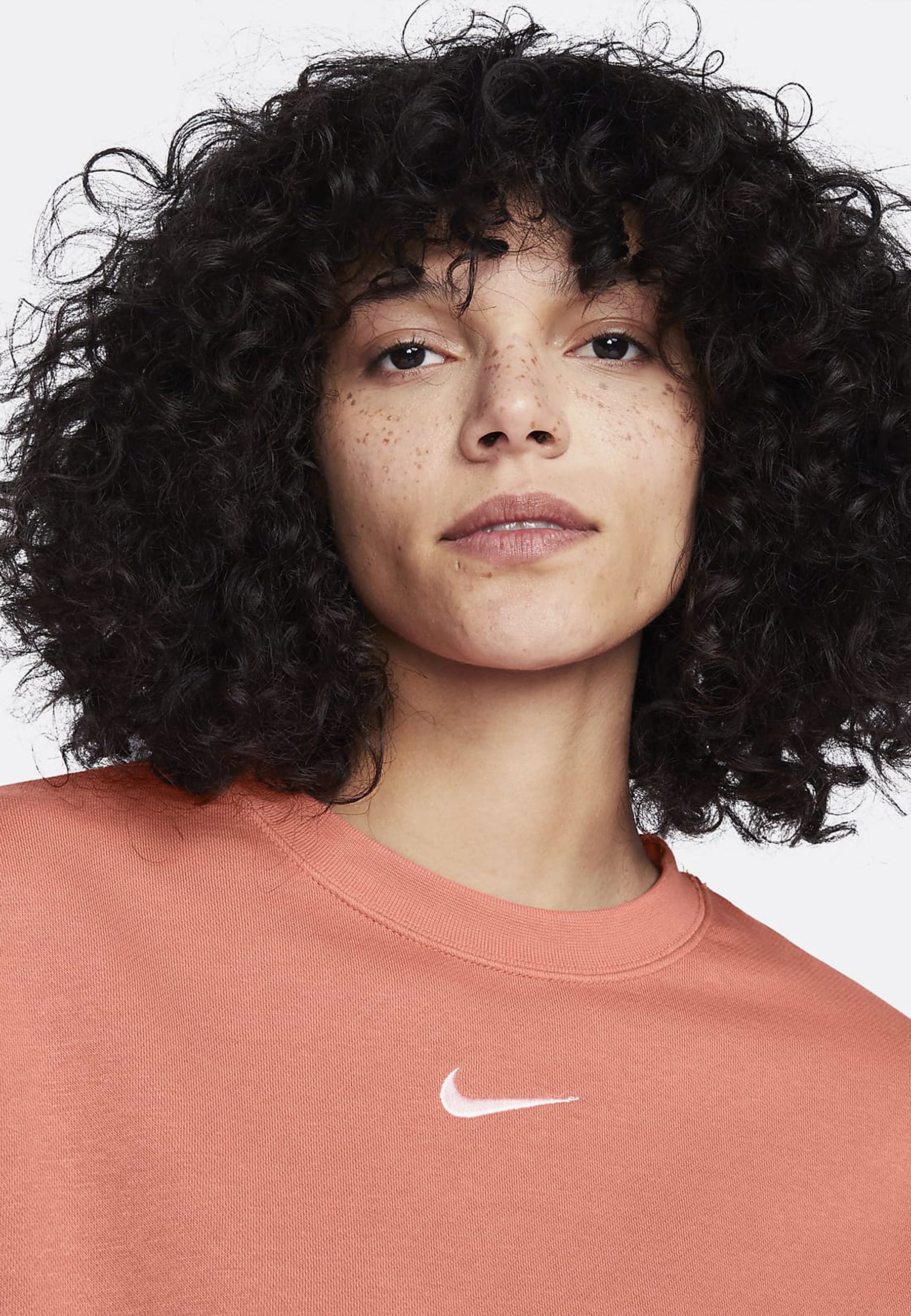 Women's NSW Cropped Crewneck - Madder Root