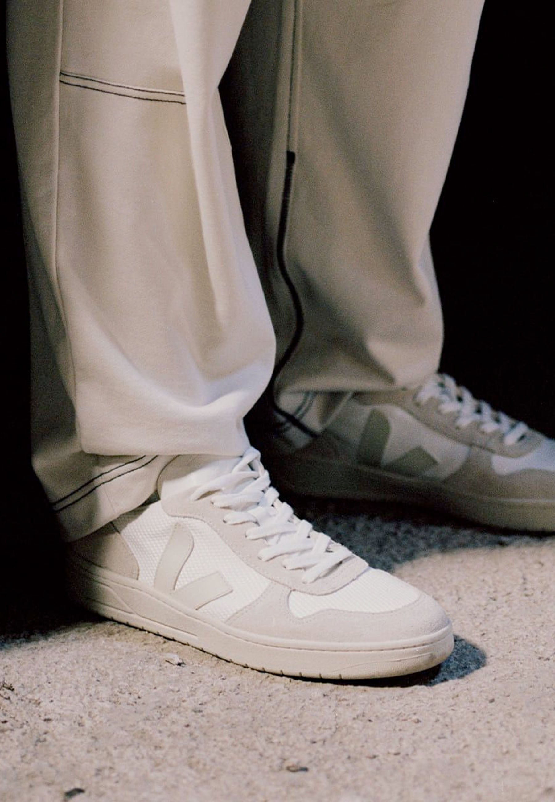 Veja Buy V10 B-Mesh white/pierre/natural online Good As Gold, NZ